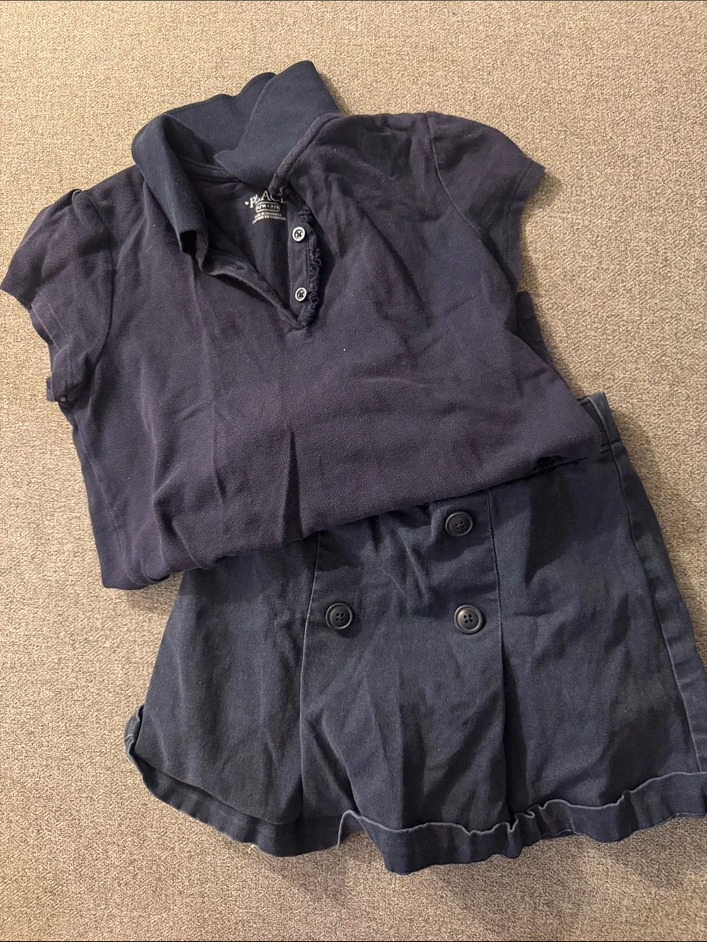 5/$15- Girl’s outfit size medium